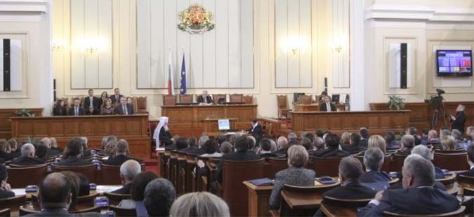 Отфрлено барањето на бугарската опозиција за недоверба на Владата