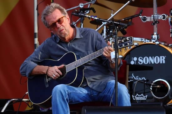 Клептон поради болест едвај свири на гитара