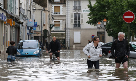 Сена во Париз го достигна нивото на водостој од шест метри