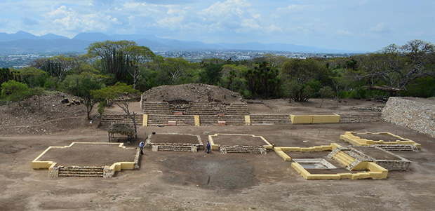 Урнатините на храмот посветен на Шипе Тотек во Теуакан