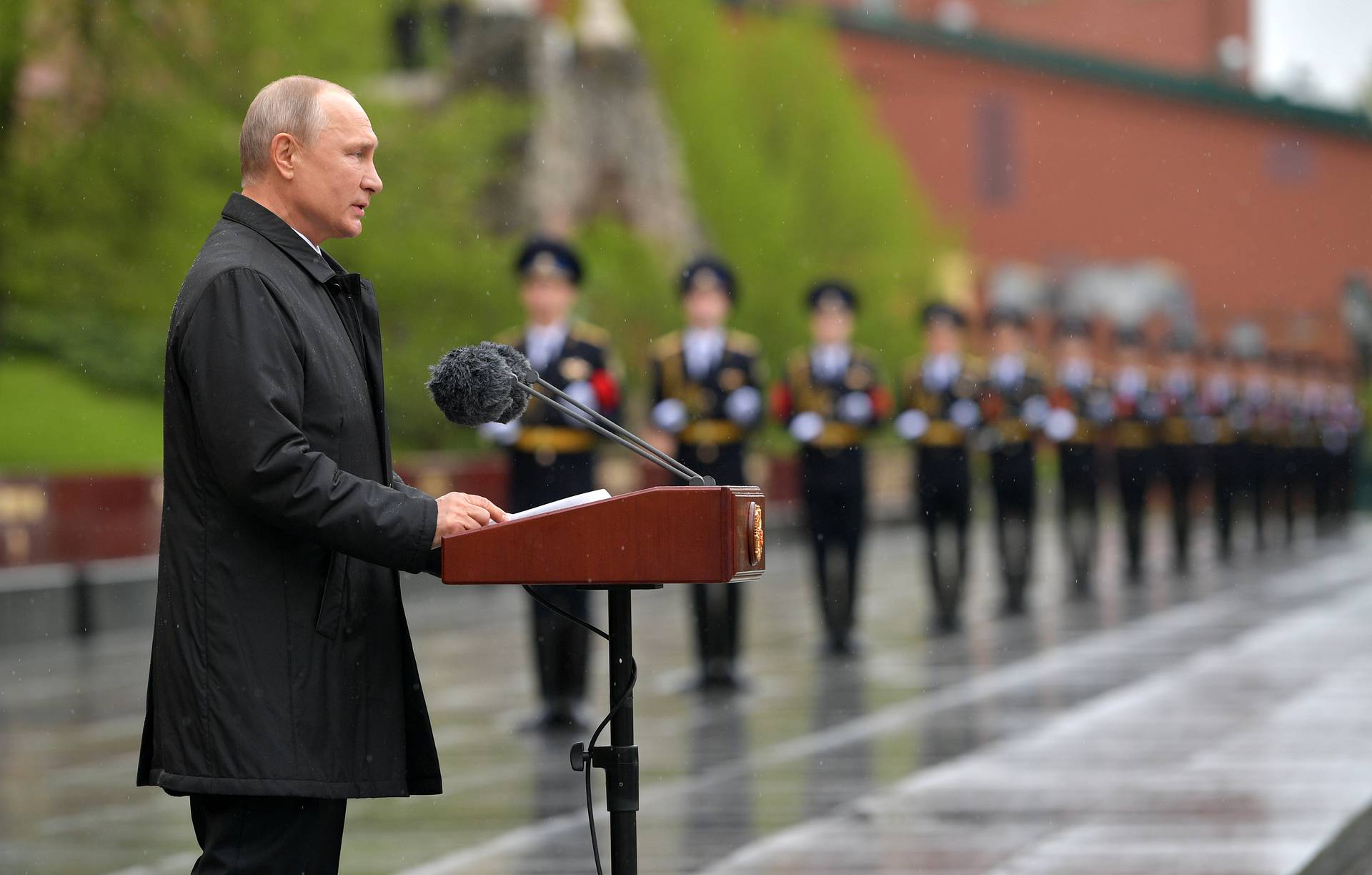 Речь победы. Путин на параде Победы 2020. 9 Мая возложение Путин Владимир Владимирович. 75 Лет Победы обращение Владимира Путина 9 мая 2020. Выступление Путина на красной площади.