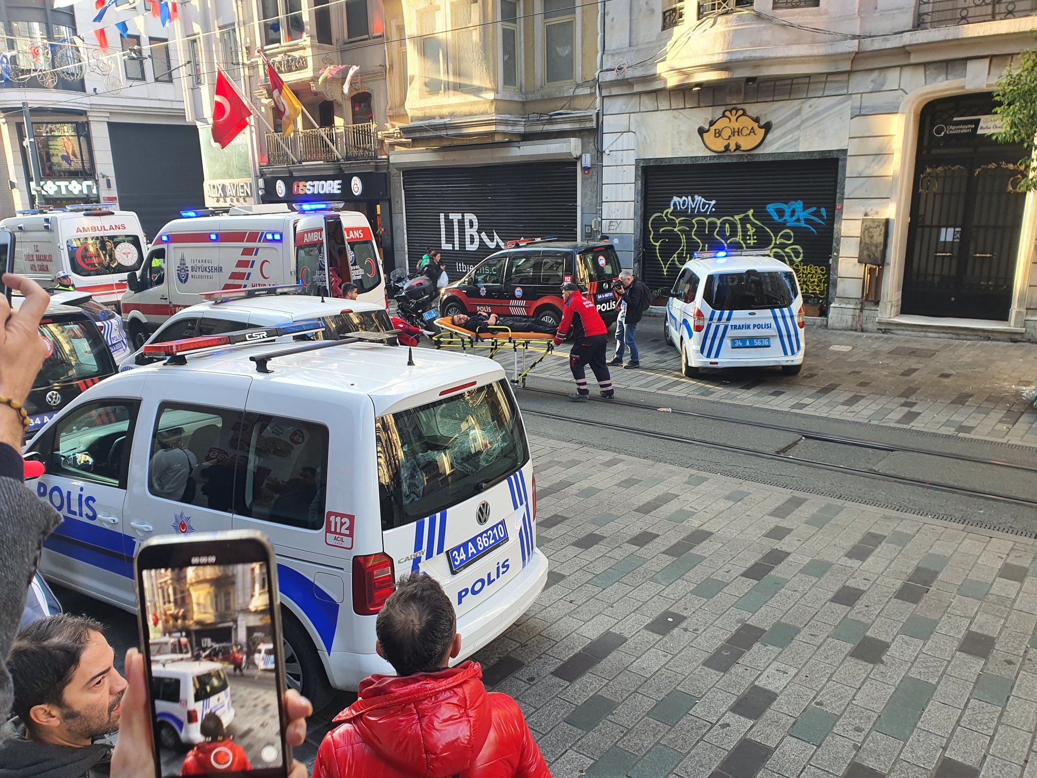 В стамбуле отменили. Полиция в Стамбуле. Теракт в Турции на улице.